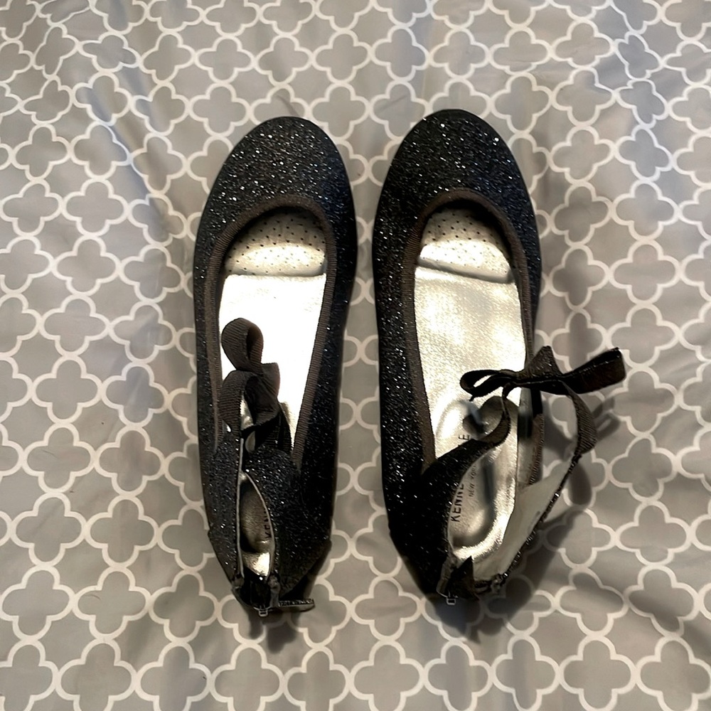 Keneth Cole girls flats.